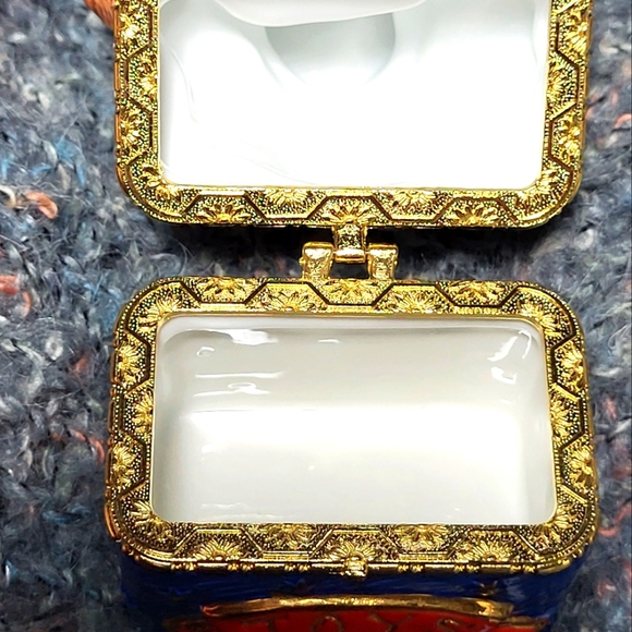 Vintage Porcelain Teddy Bear Toy Chest Trinket Box Square Top hinged Box - Picture 9 of 9